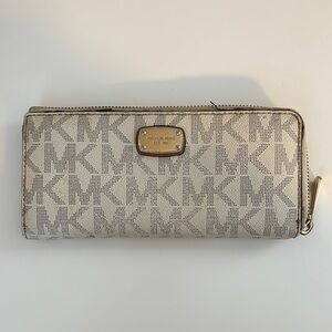 Pre-loved Michael Kors Wallet